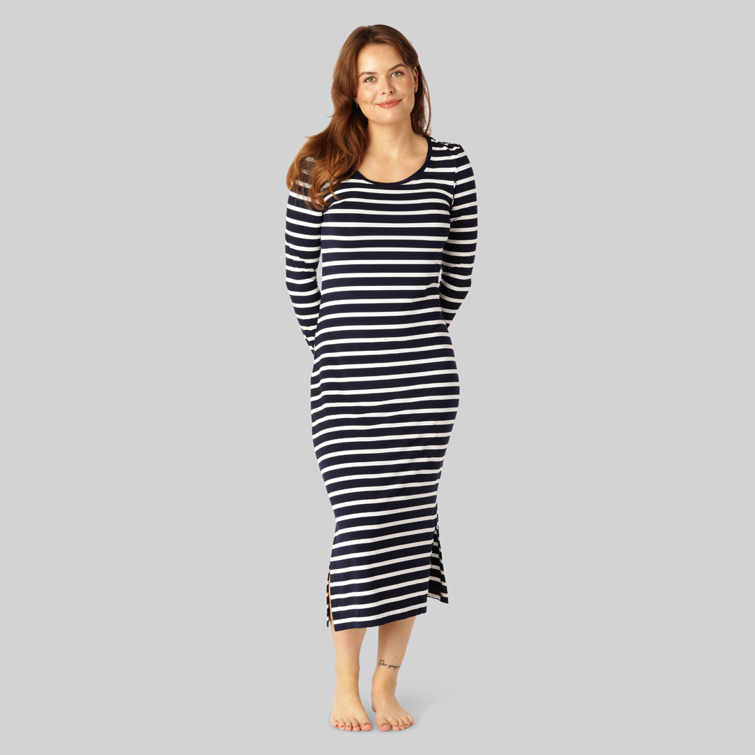 Bambus stribet langærmet kjole i navy/hvid til damer Bambus stribet langærmet kjole i navy/hvid til damer