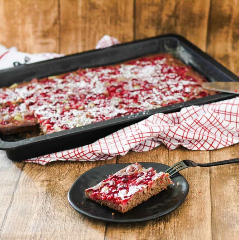 Ribisel-Rhabarber-Schnitten