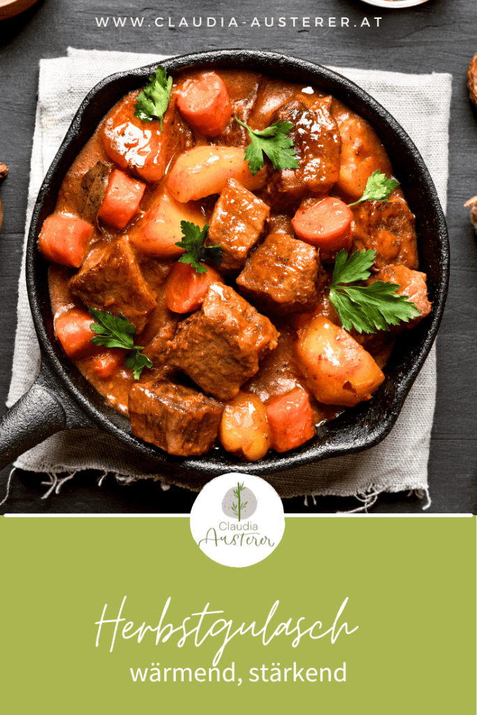 Pinterestbild von Herbstgulasch mit Pilzen, Maroni & Kürbis – deftig, erdend & wärmend