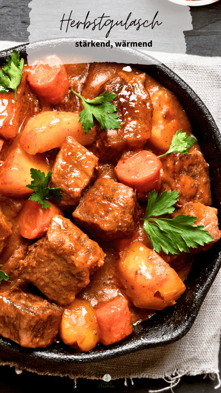 Bild von Herbstgulasch mit Pilzen, Maroni & Kürbis – deftig, erdend & wärmend