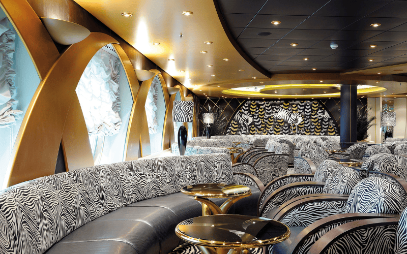 MSC Poesia Nordeuropa-Metropolen Kreuzfahrt ab Hamburg Bar
