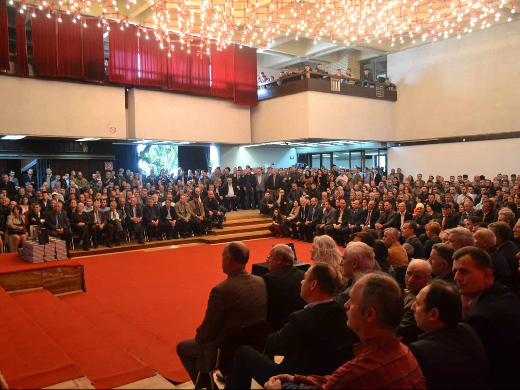 Pristina, Salla e Kuqe, Kosovo