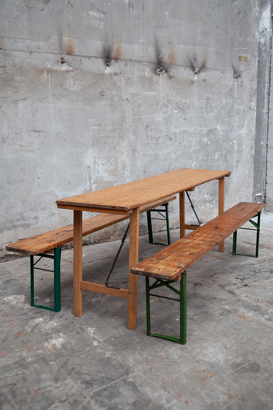 Vintage Biertafel blank + oude banken