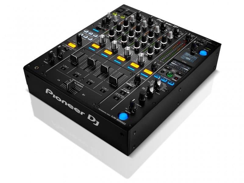 DJ Set (2xCDJ-2000NXS2 + 1xDJM-900NXS2 + netwerk switch + kabels) - Afbeelding 2