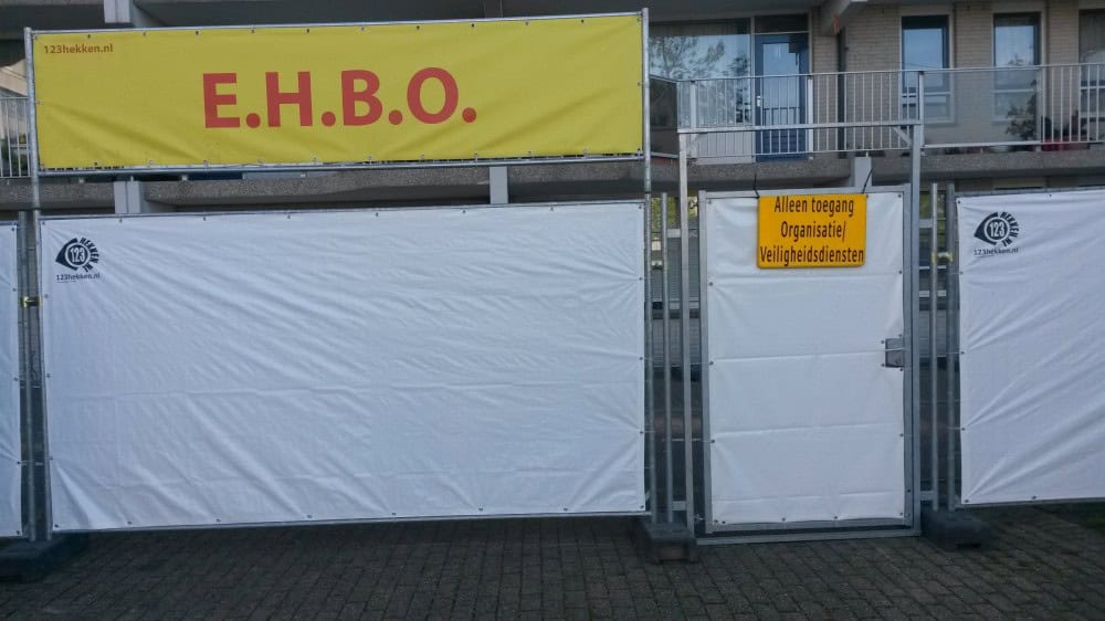 Opzethek met banners (Nooduitgang, Toiletten, EHBO en Kassa)