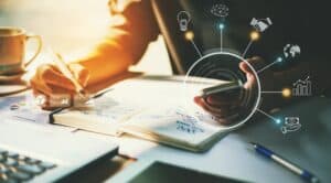 Découvrez le rôle stratégique du DSI à temps partagé dans la transformation numérique des PME et ETI. Stéphane Atlani, expert en informatique, explique comment ce rôle clé permet d’auditer, sécuriser et optimiser les systèmes IT tout en soutenant la croissance de l’entreprise. Un accompagnement flexible et adapté aux enjeux contemporains.