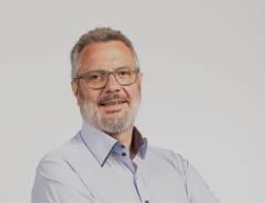 Jean Dussurget Découvrez pourquoi il est essentiel d’être accompagné lors de l'implantation de votre ERP. Un accompagnement expert permet de définir les besoins spécifiques de l'entreprise, de choisir l'outil adapté et d'assurer une adoption réussie par les utilisateurs. Cet article explore les étapes clés du déploiement ERP et les bénéfices d'un soutien personnalisé pour garantir une transformation digitale fluide et efficace.