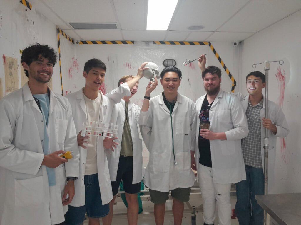6 Scientists in the Fox in a Box Zombie Lab