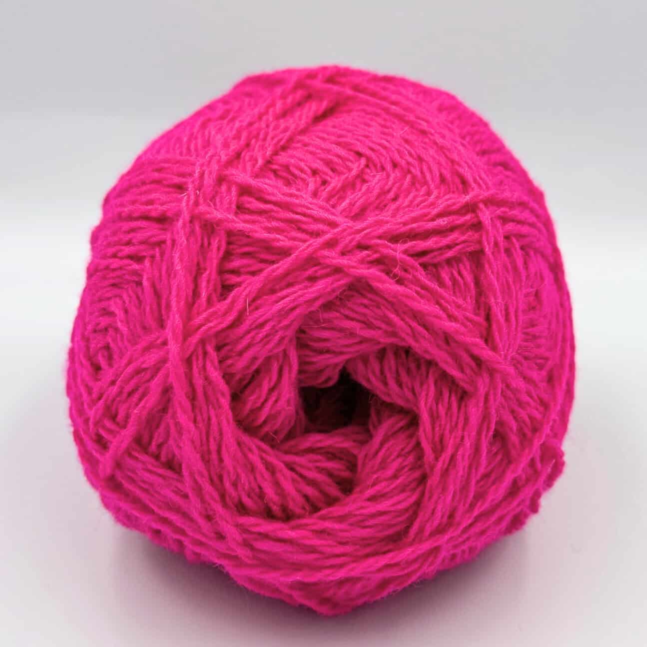 Tora New Zealandsk Uld (100 g) Cerise Tora New Zealandsk Uld (100 g) Cerise