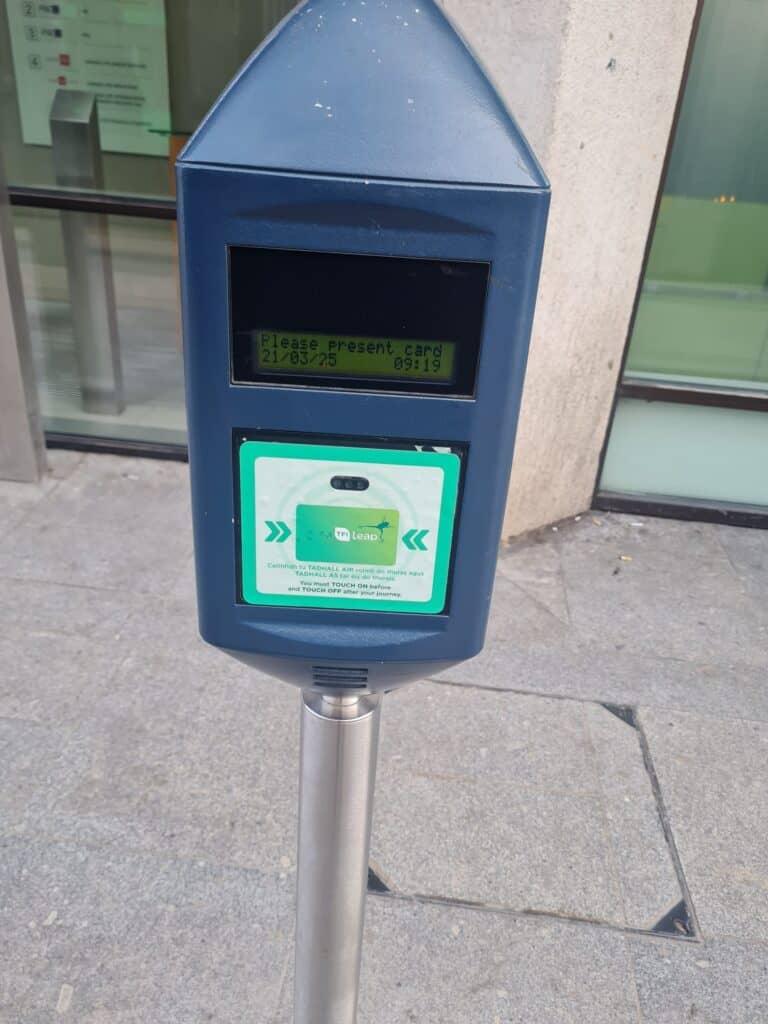 Maquina para validar la tarjeta Leap Card o el Ticket para el LUAS