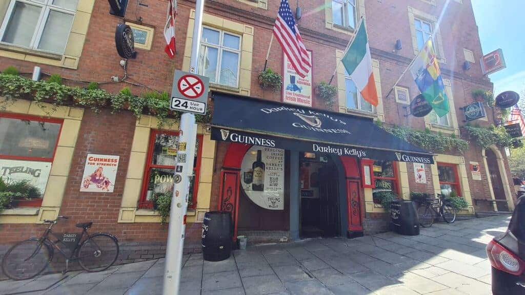 fachada exterior darkey kellys - comida típica irlandesa en Dublín