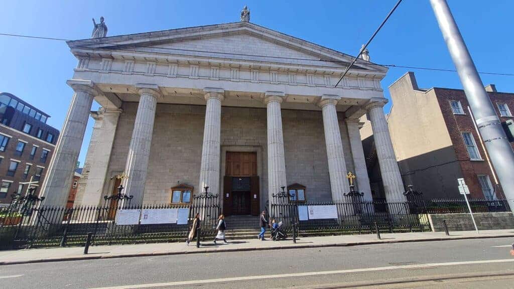 Vista desde el exterior de la catedral