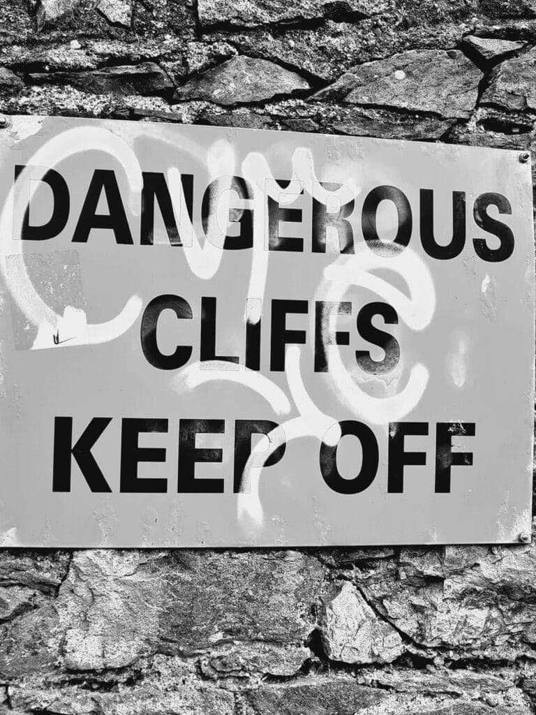 cartel de advertencia Howth acantilados