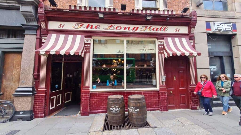 The-long-hall-pub-exterior-dublin-holarilanda.com