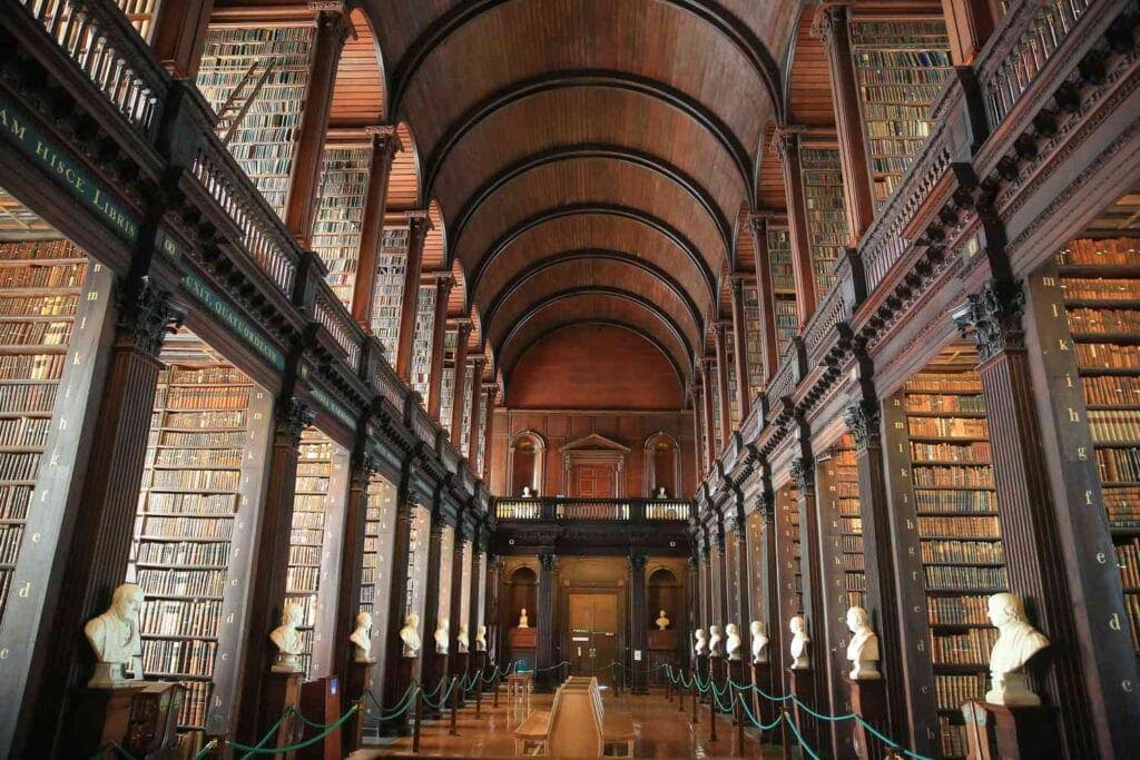 Biblioteca-trinity-college-dublin-holairlanda.com