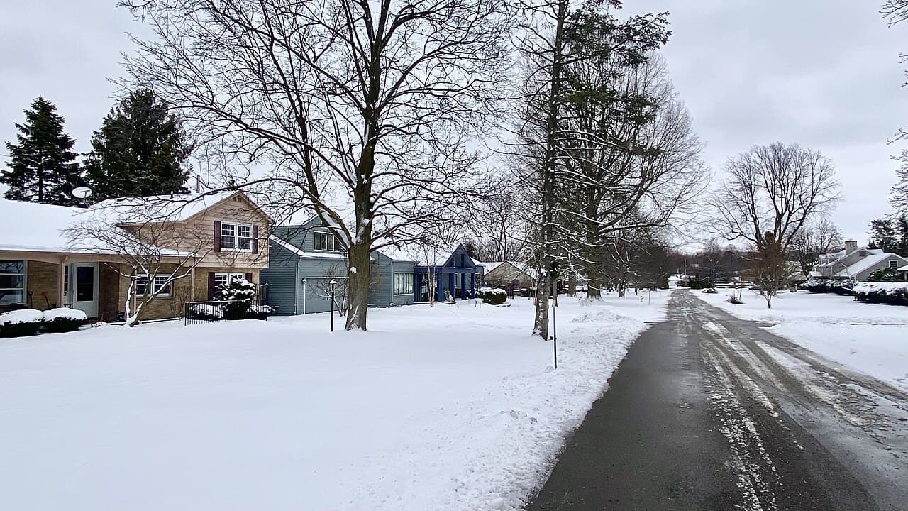 Suburban planned community subdivision governed by homeowner association covenants and architectural rules