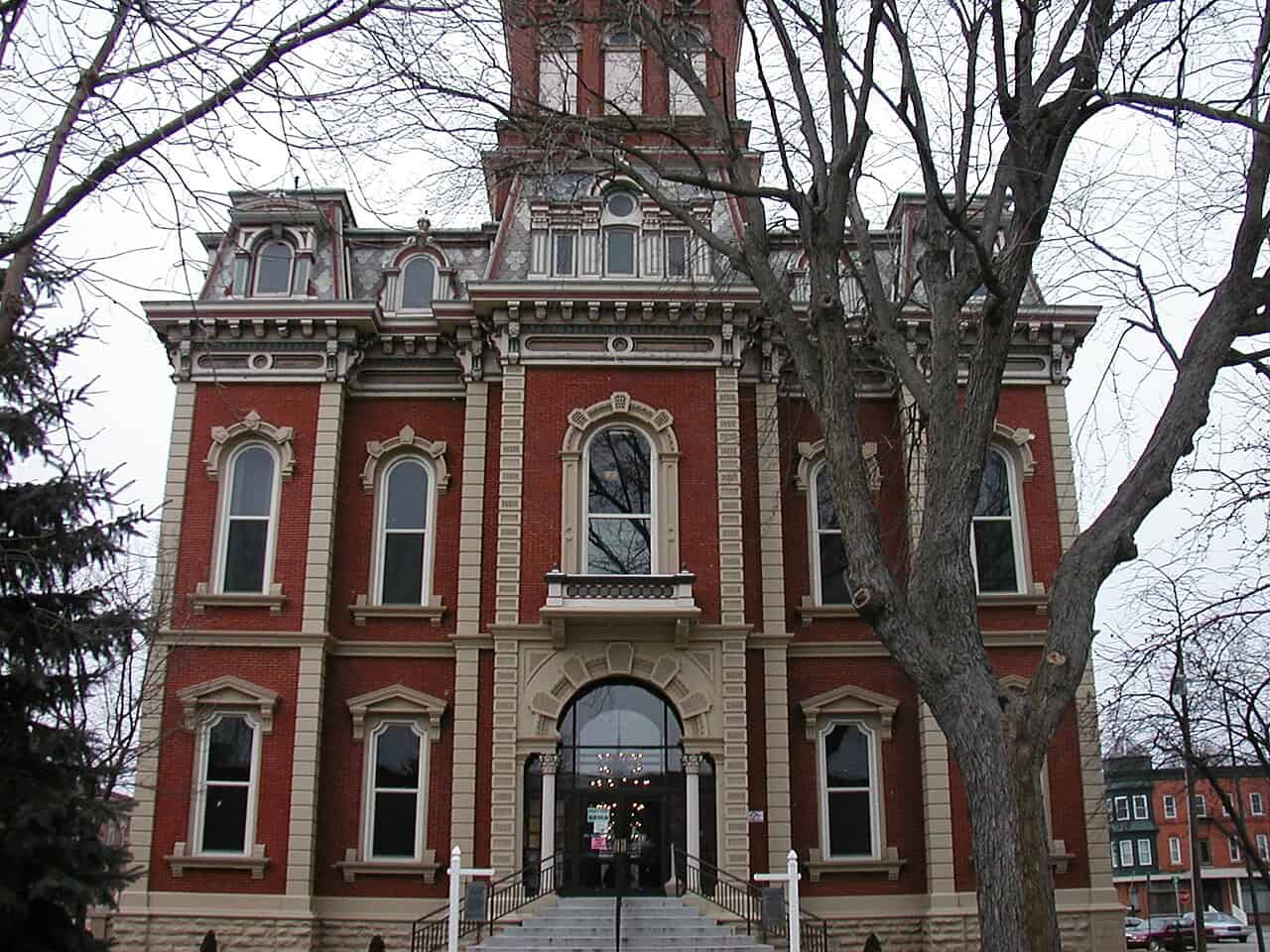 Courthouse building steps where emergency writ of re-entry petitions are filed