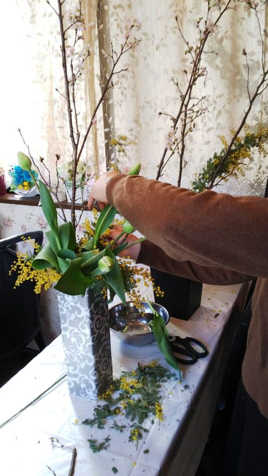 インパクトのある花器やいろいろなお花の飾り方ができる草月流いけばな 東京立川 国立 国分寺 草月流いけばな教室 フラワーアレンジメント教室 オーダー アトリエクリスタルローズ
