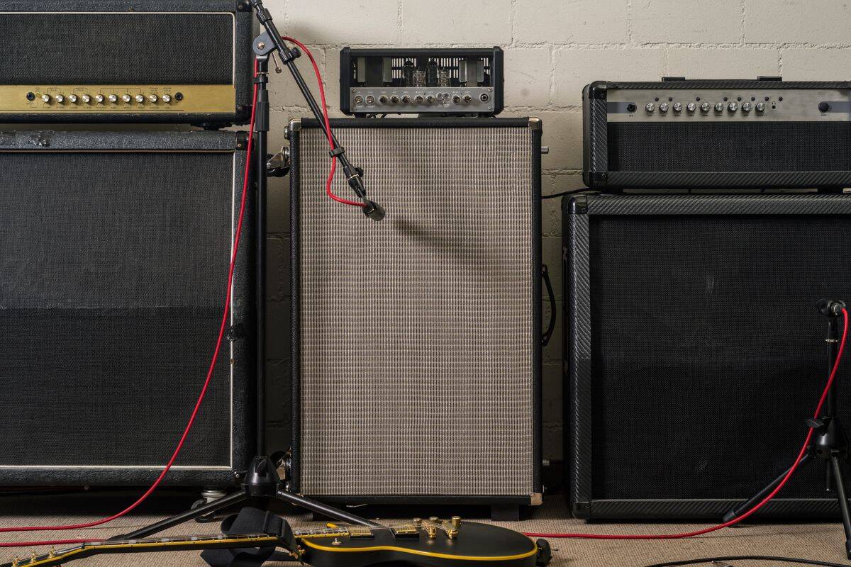 How To Mic A Guitar Amp Step By Step Guide Singers