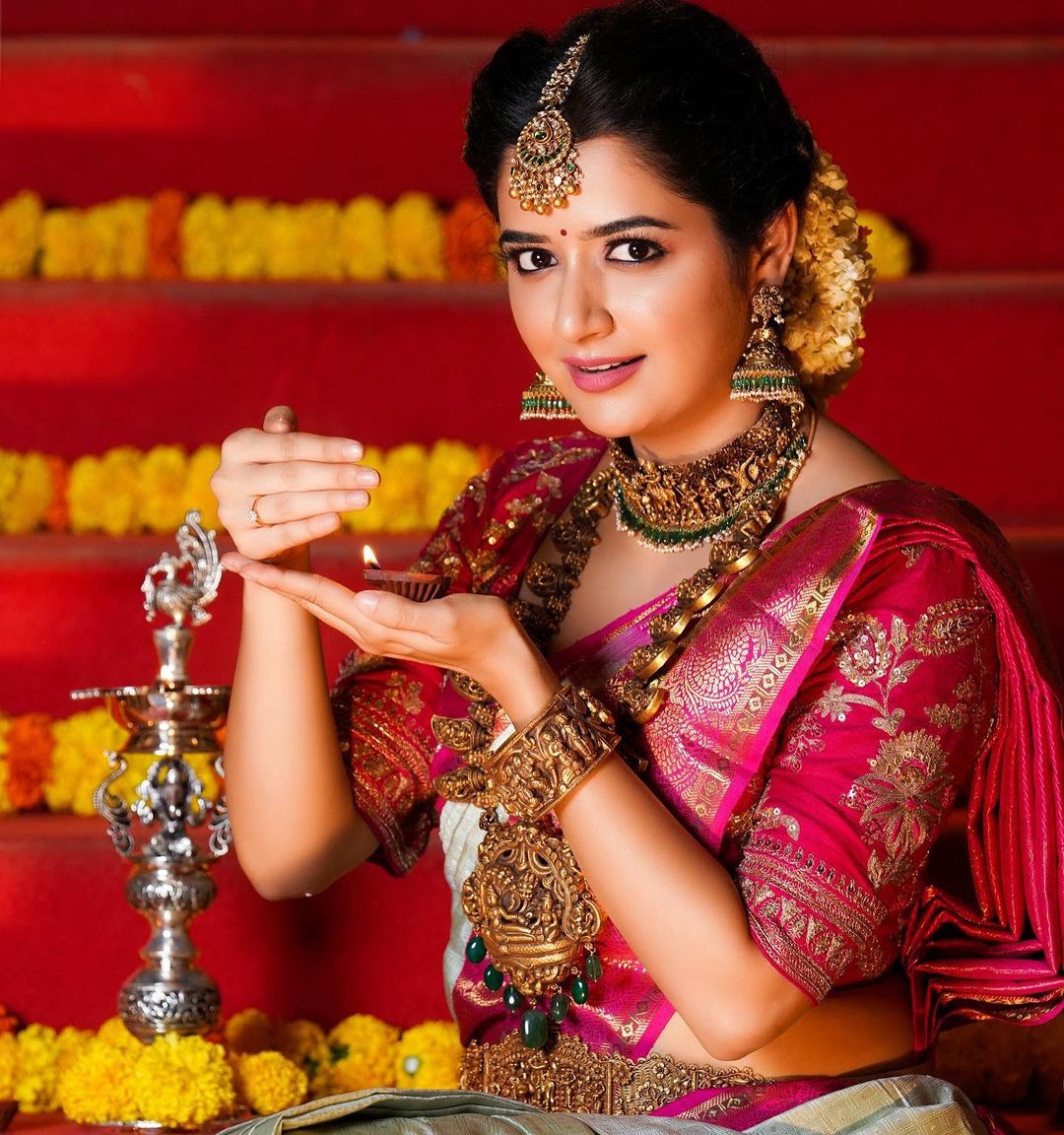 Ashika Ranganath Wiki, Age, Family, Height, Biography, Birthday, Movies, Images