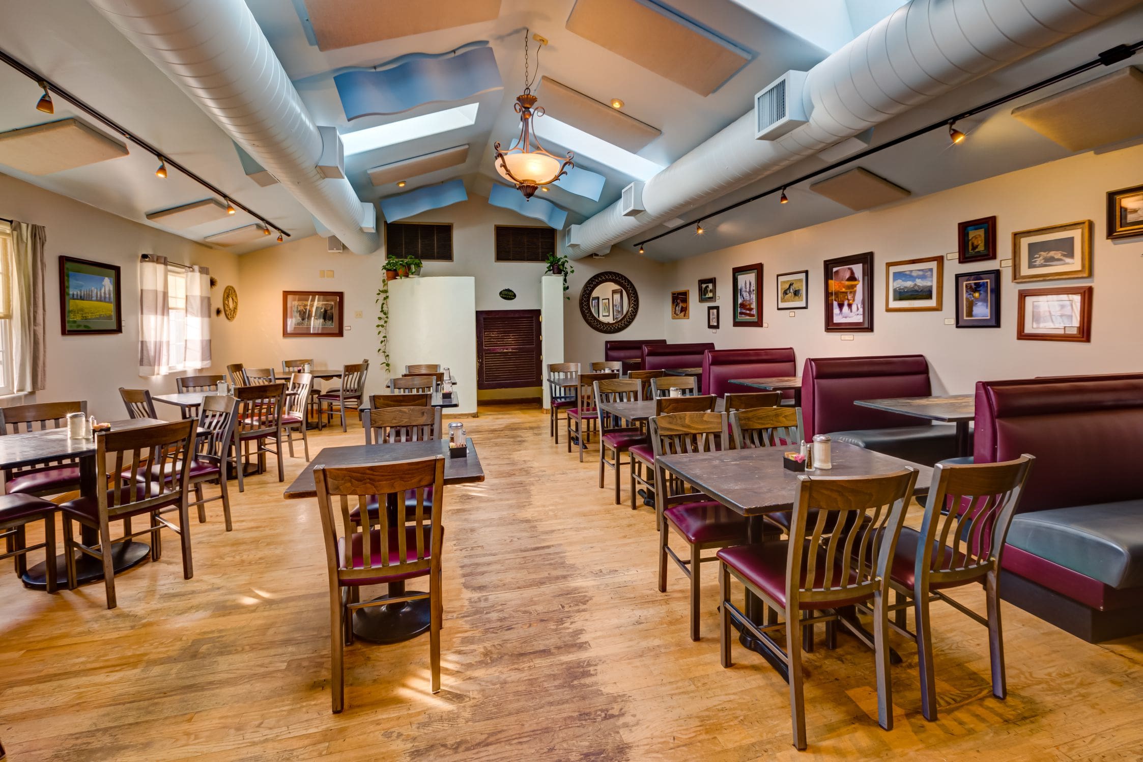 Cozy-Cottage-Restaurant-Denver-0001-min