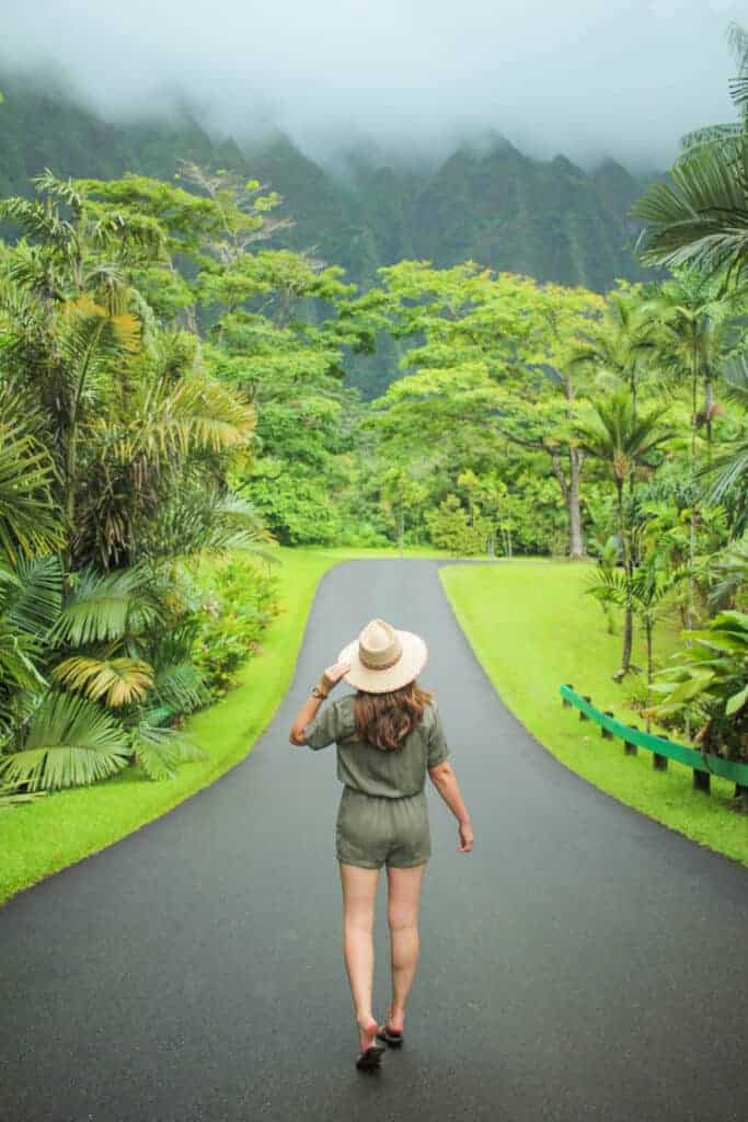 girl in hoomahulia botanical garden