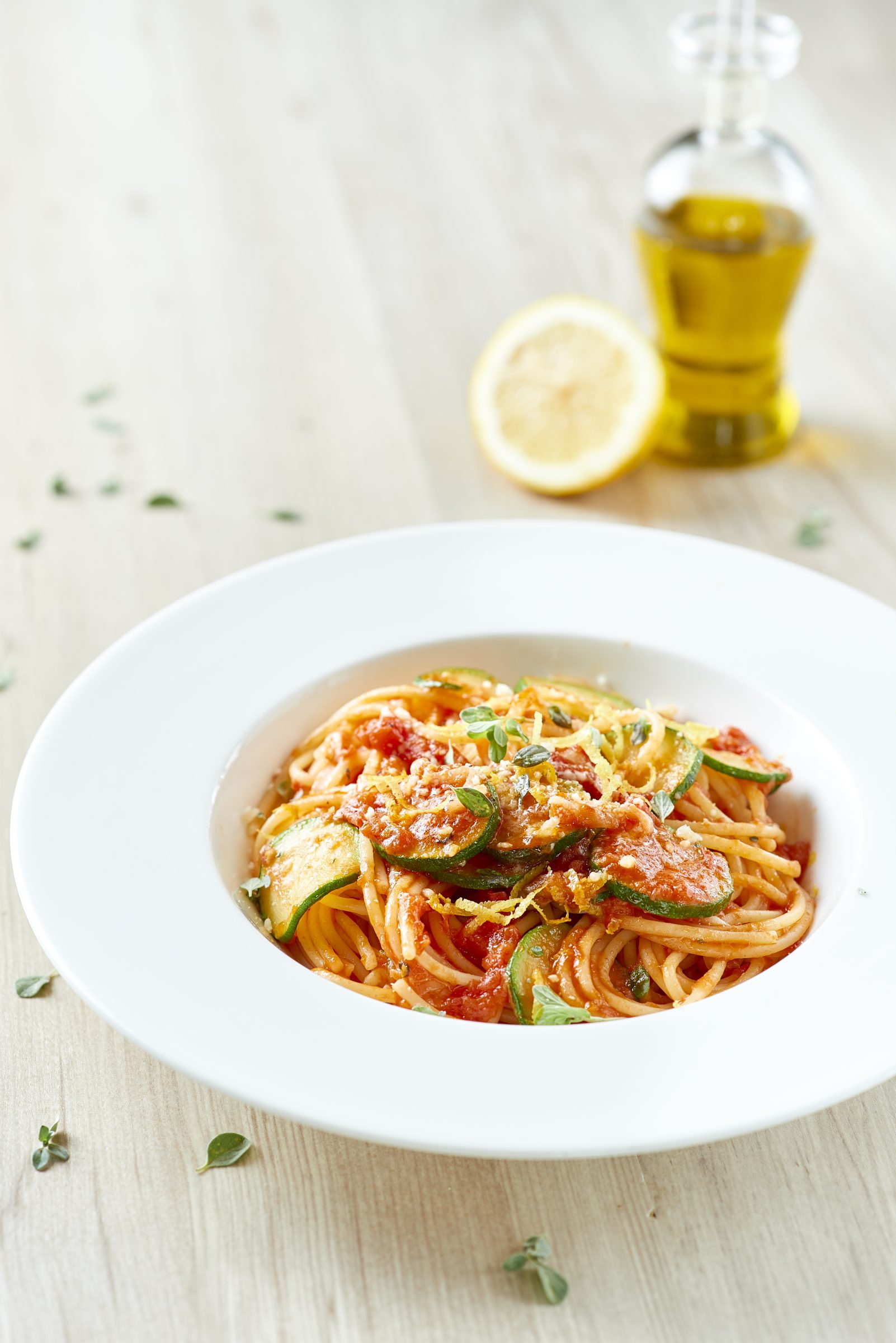 Spaghetti with tomato sauce and courgette