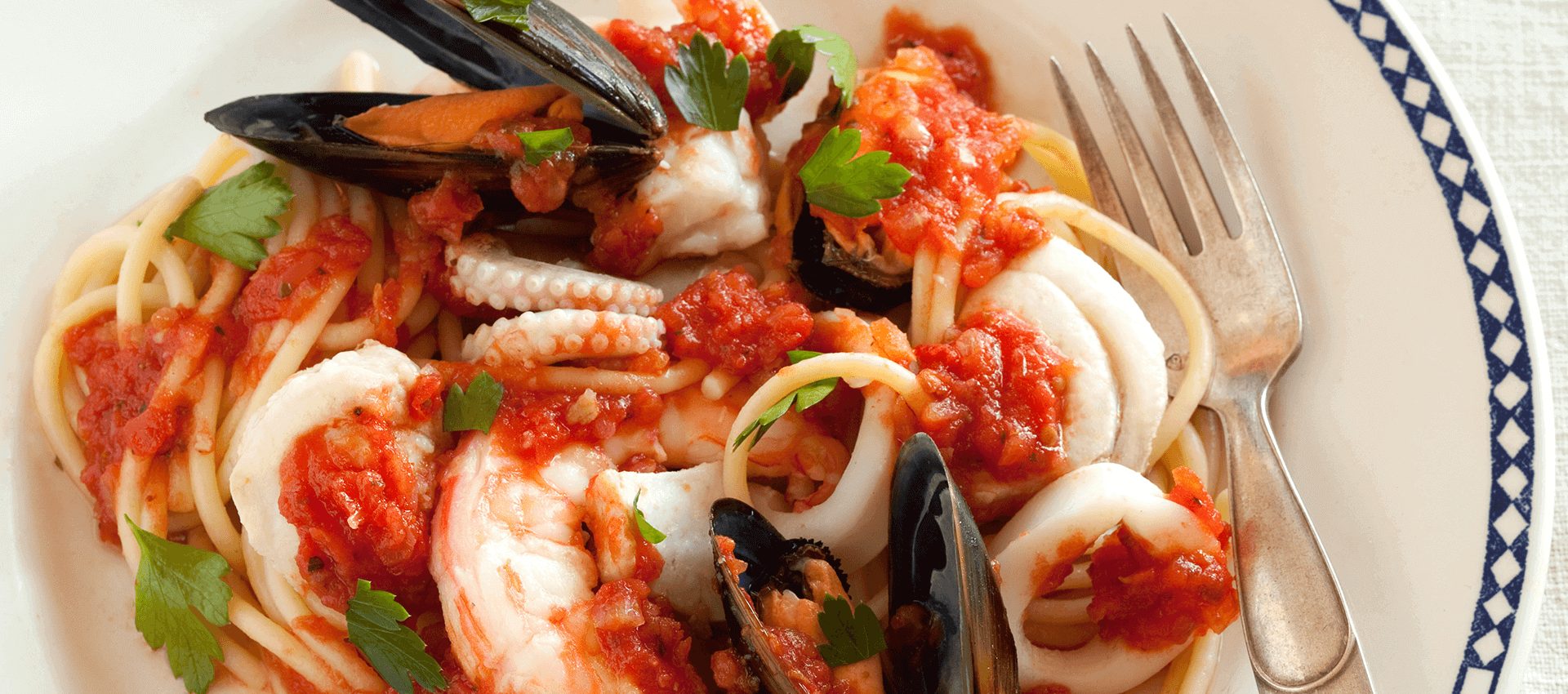 Spaghetti marinara with chopped tomatoes