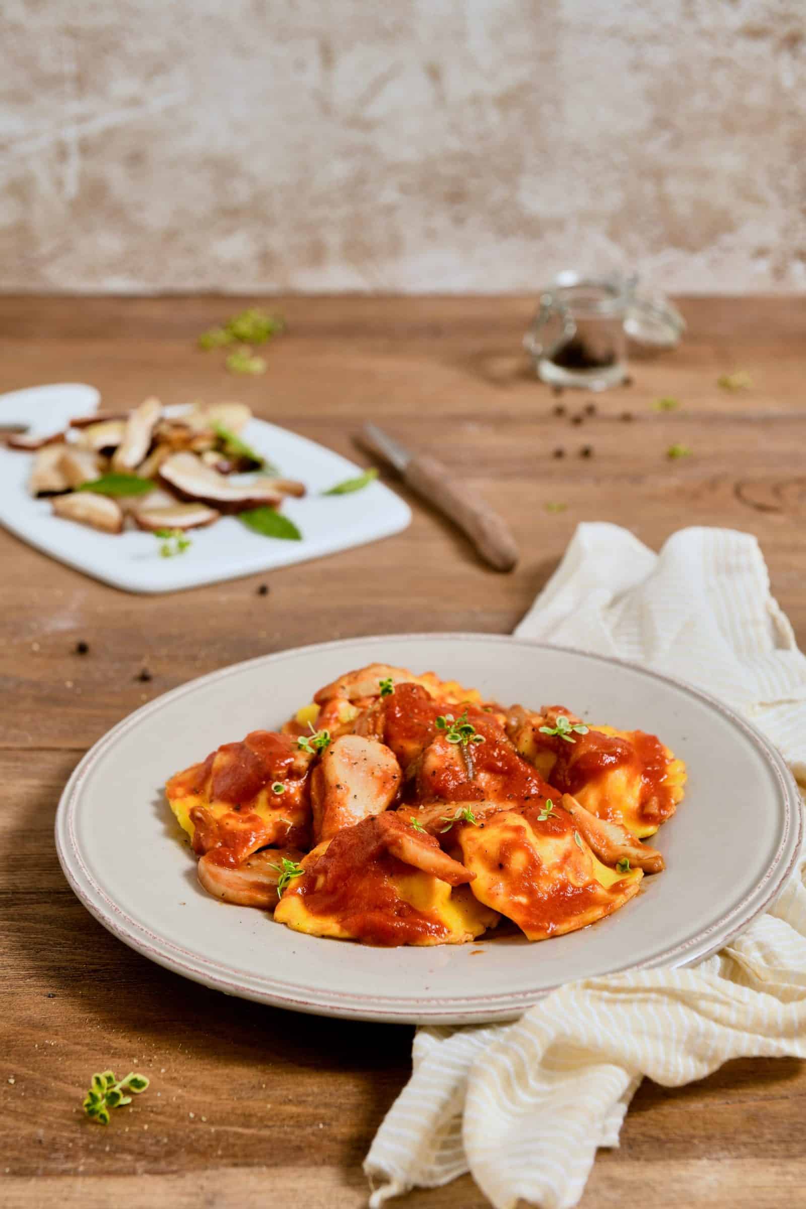 Tortelli di patate con ragù di porcini e pancetta