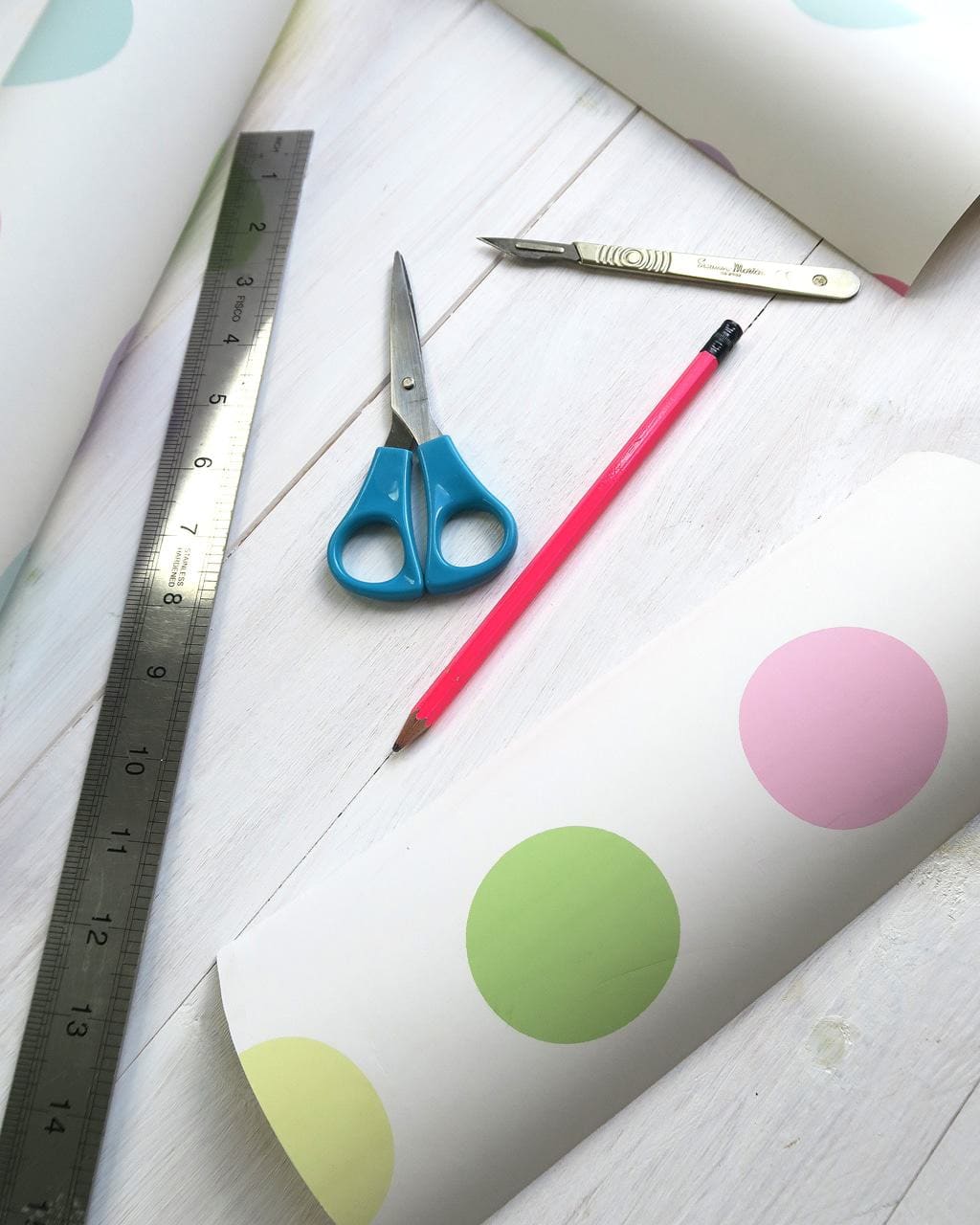 How to make a circle fan out of paper by The Listed Home