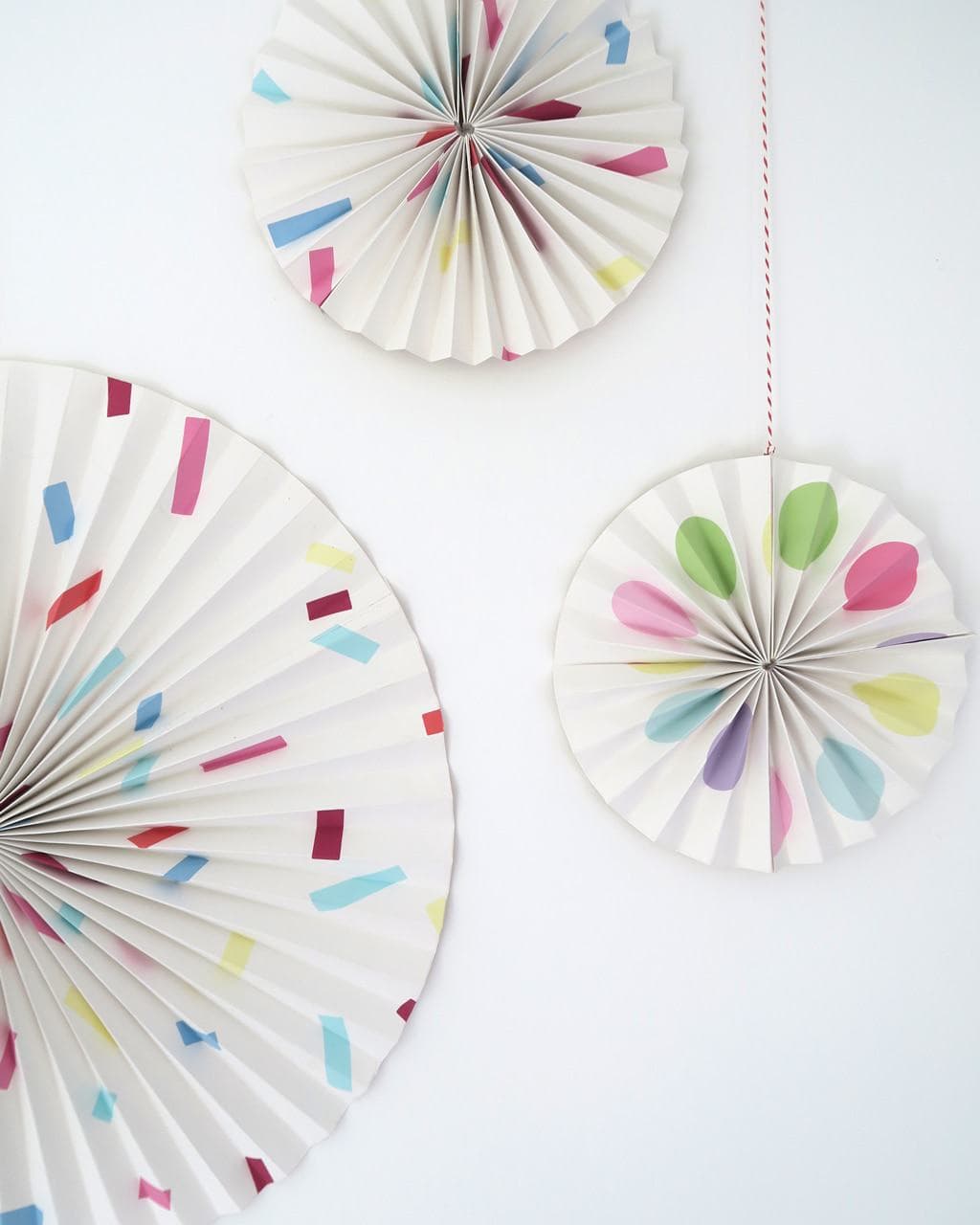 How to make a circle fan out of paper by The Listed Home