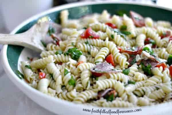 Quick Easy Zesty Italian Pasta Salad - Faith & Food for Busy Moms 