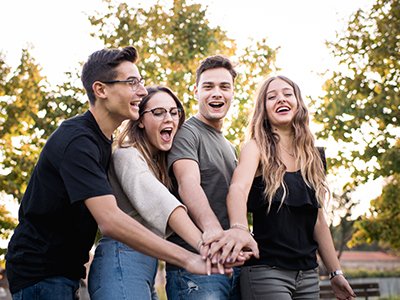 Soft Skills für Lehrlinge 3 Soft Skills Gruppe Handschlag Motivation Freude Gemeinsam Stark