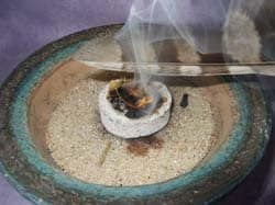Raunächte und Räuchern - Diese Bräuche und Anleitungen musst du kennen 15 räuchern_ritual_raunacht
