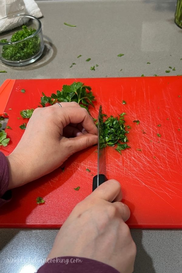The Difference Between Curly Parsley vs Italian Parsley Simple