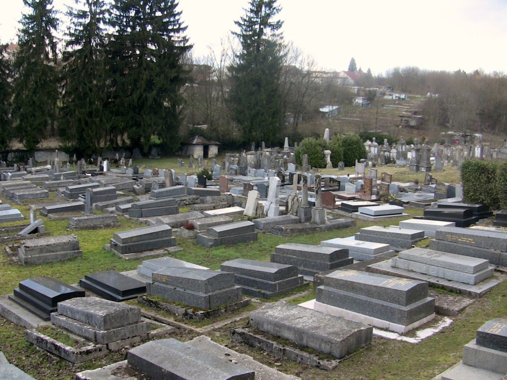 Cimetière juif de Besançon - vue générale.JPG