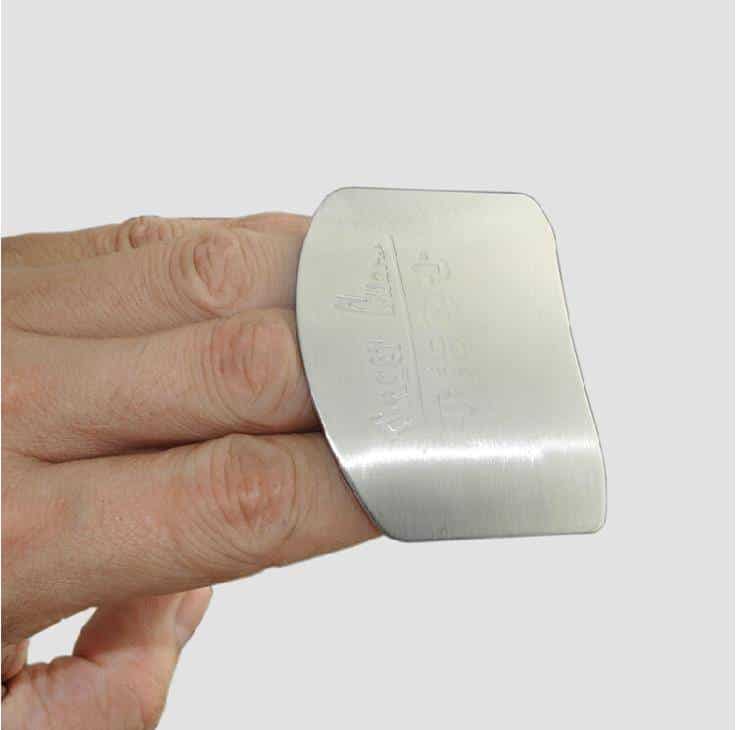 http://ineedaclean.com Must Have Metal Kitchen Finger Protector New Arrivals Kitchen Tools Certification: CE / EU,CIQ,EEC,FDA,LFGB,SGS  I Need A Clean http://ineedaclean.com/the-clean-store/must-have-metal-kitchen-finger-protector/