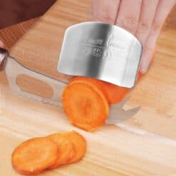 http://ineedaclean.com Must Have Metal Kitchen Finger Protector New Arrivals Kitchen Tools Certification: CE / EU,CIQ,EEC,FDA,LFGB,SGS  I Need A Clean http://ineedaclean.com/the-clean-store/must-have-metal-kitchen-finger-protector/