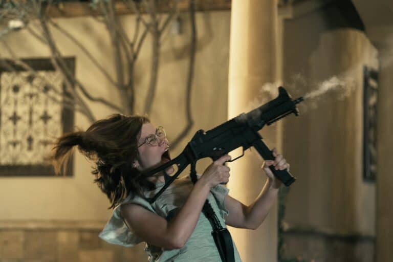Kimi Rutledge is a badass nerd in 'Obliterated' - JoySauce.com