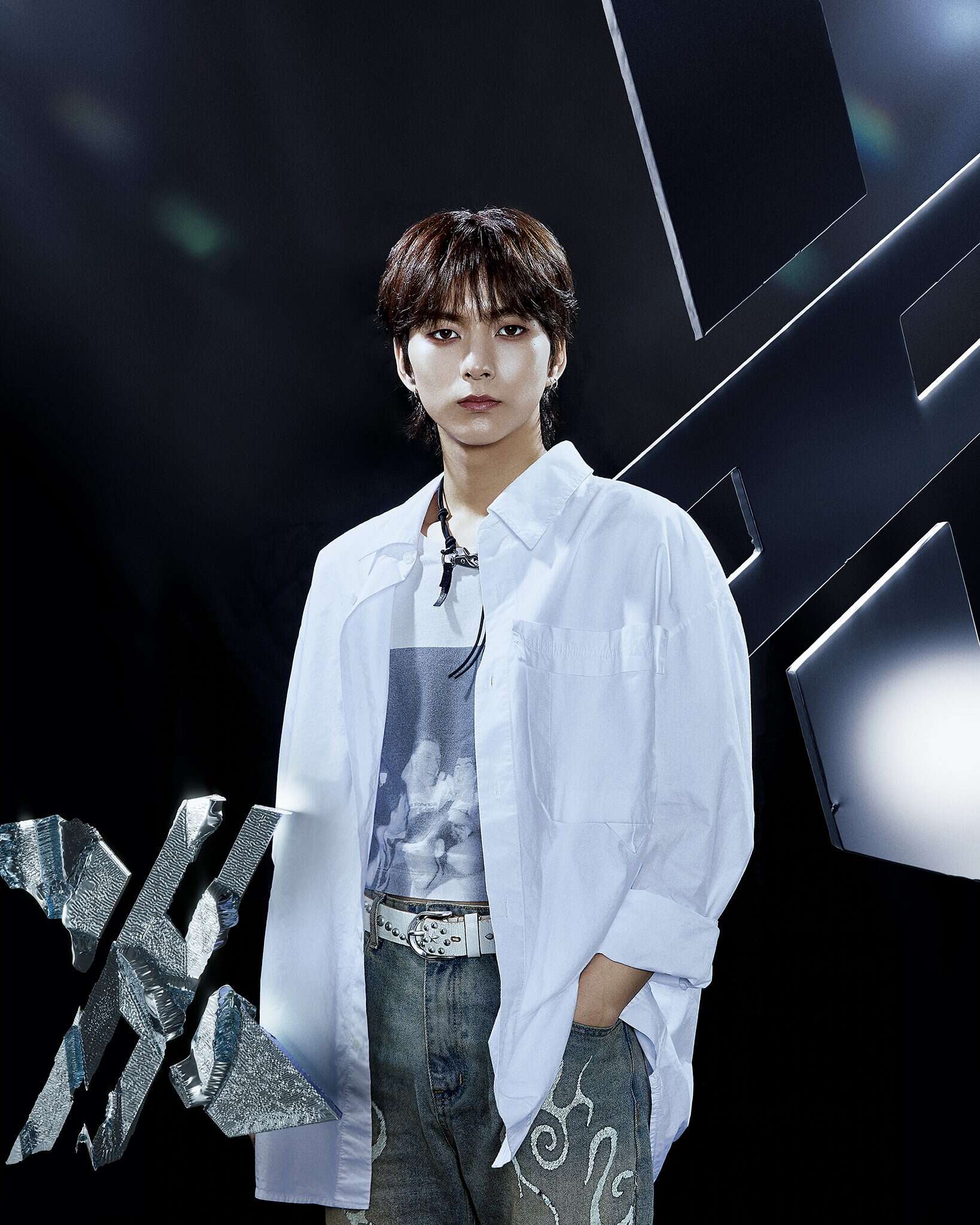 Vocalist rapper, and synthesizer player, Ode of K-rock band, Xdinary Heroes.