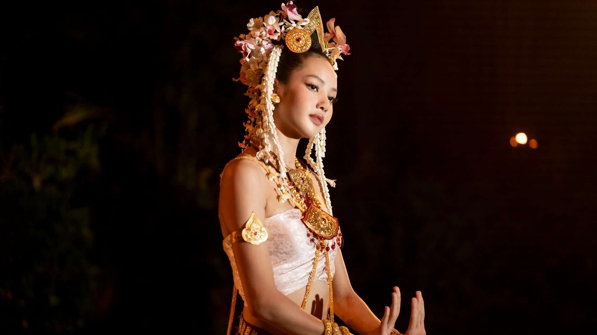 Actress and singer Lalisa Manobal dressed in traditional Thai clothing, against a black background.