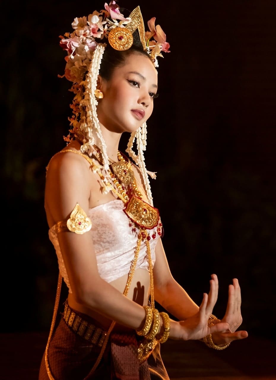 Actress and singer Lalisa Manobal dressed in traditional Thai clothing, against a black background.