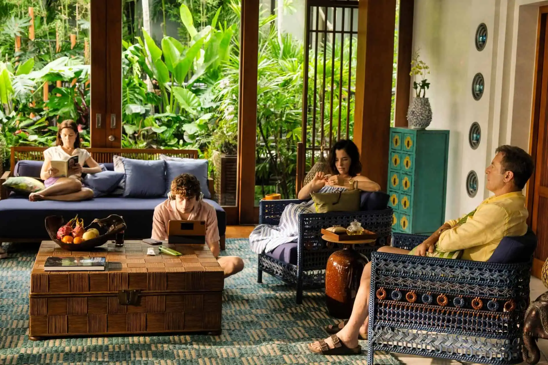 Actors Sarah Catherine Hook, Sam Nivola, Parker Posey, Jason Isaacs in "The White Lotus."
