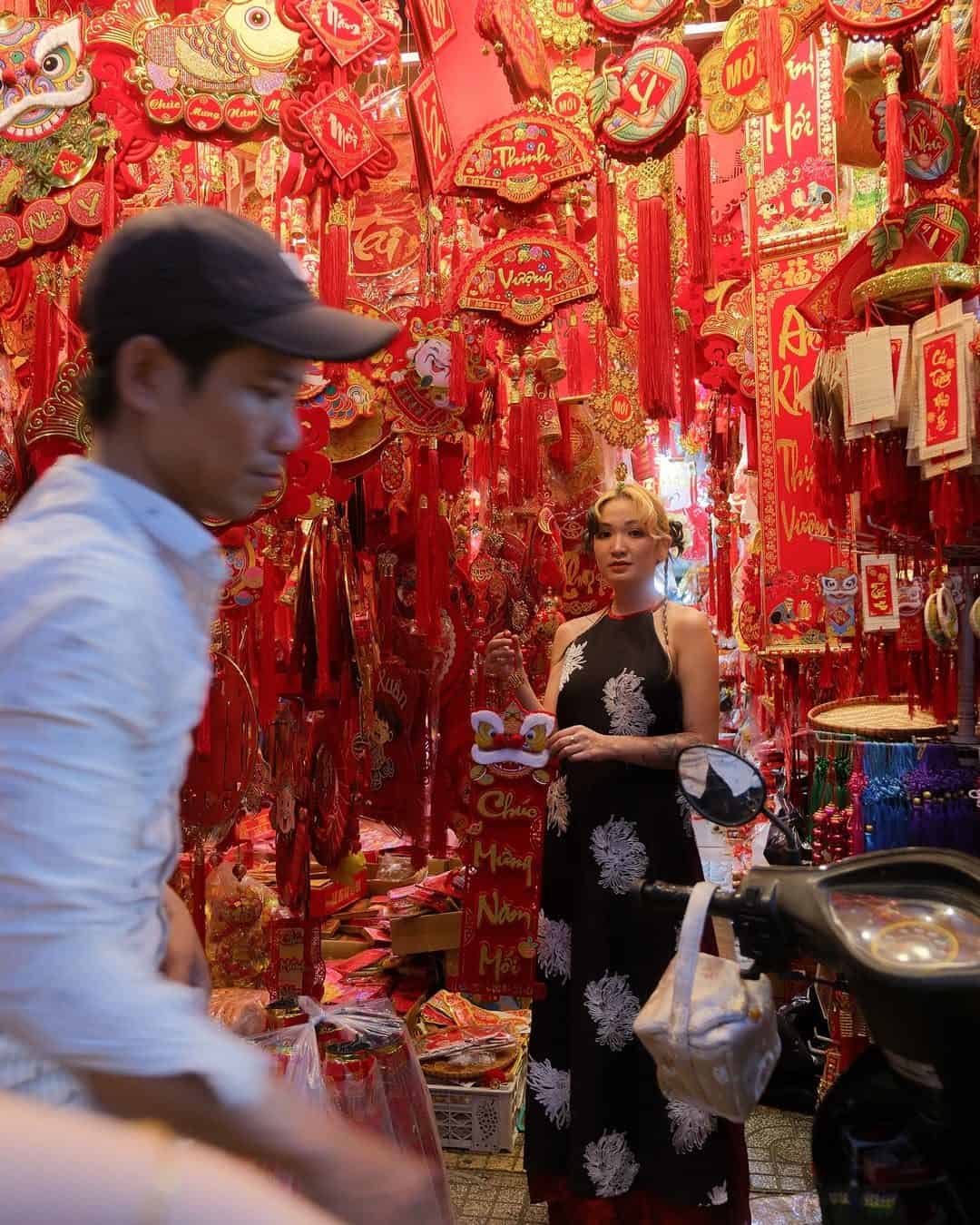 Kavi Vu (pictured right) taking Tet pictures in Ho Chi Minh City, Vietnam