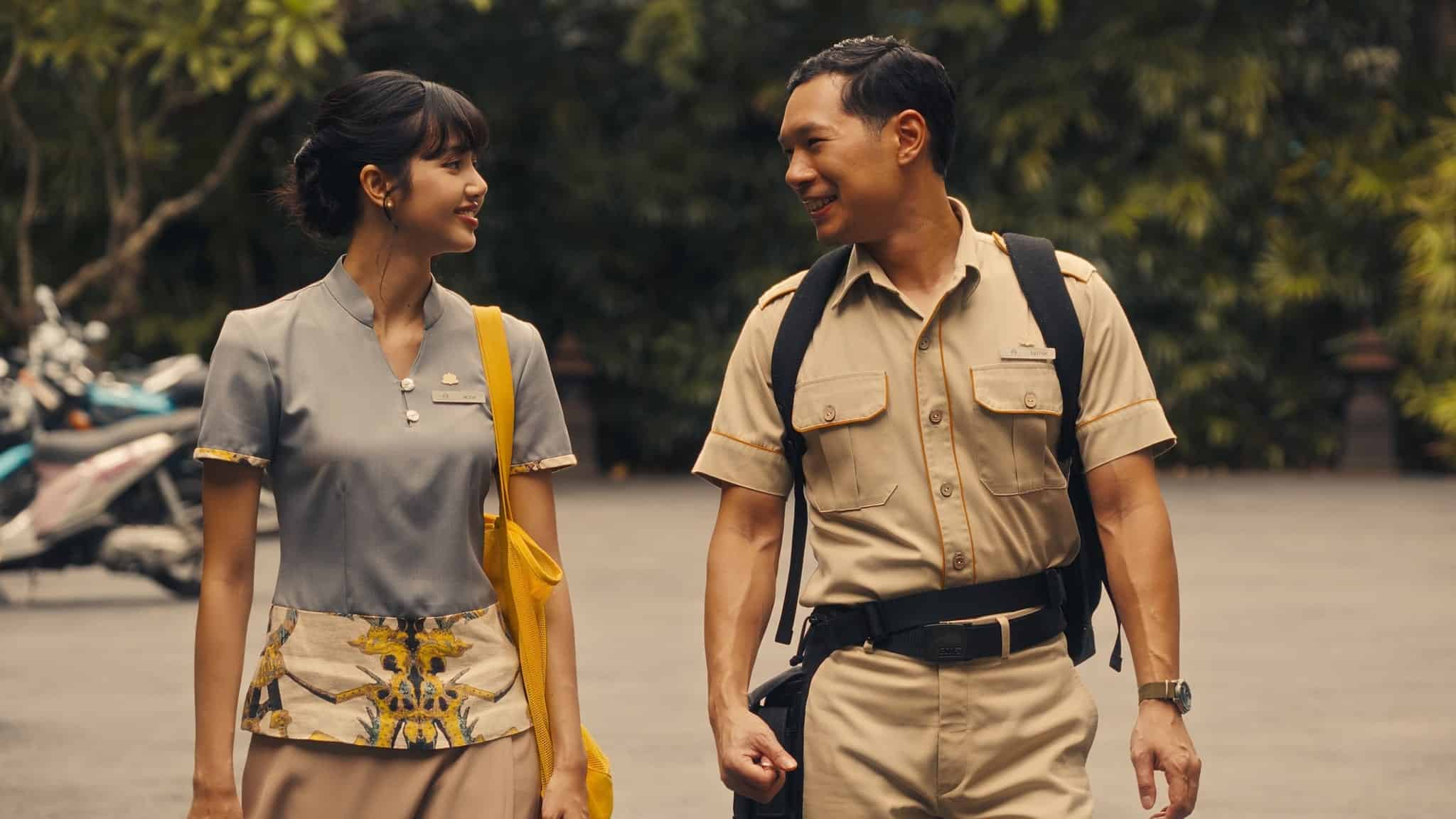 From left, Lalisa Manobal as Mook and Thayme Thapimthong as Gaitok in "The White Lotus" season 3.