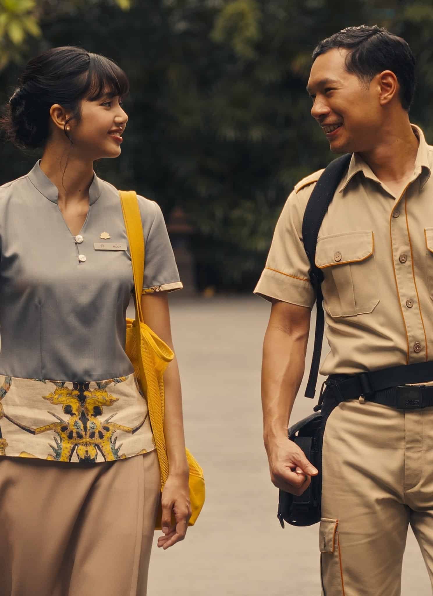 From left, Lalisa Manobal as Mook and Thayme Thapimthong as Gaitok in "The White Lotus" season 3.