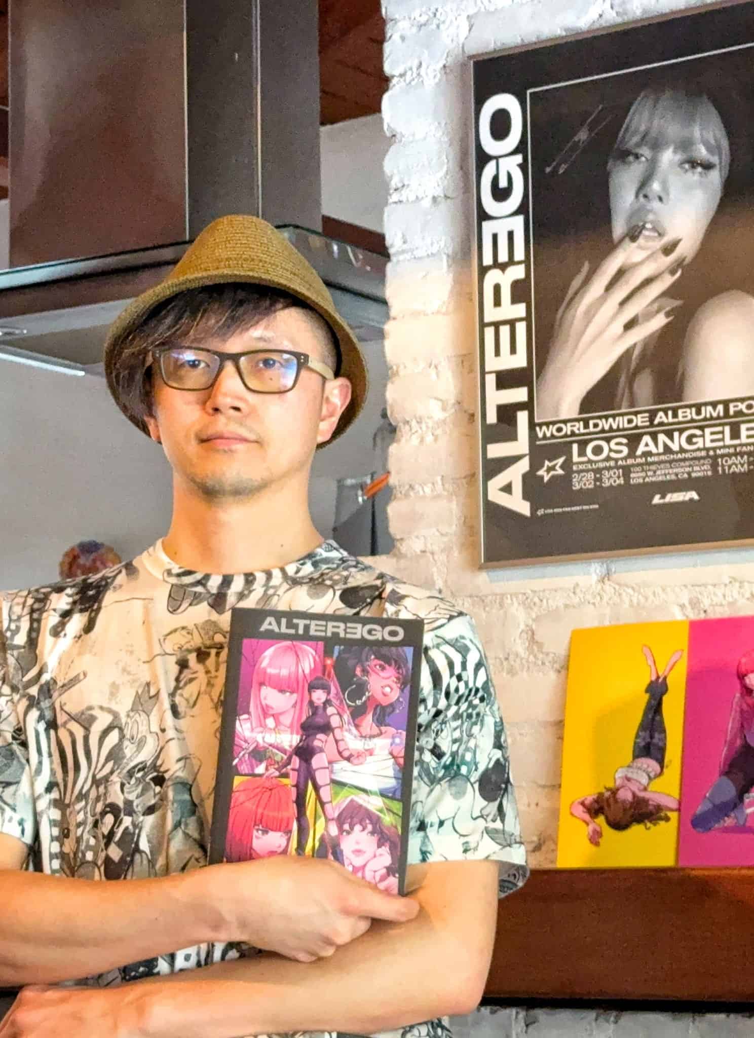 MinoMiyabi holding the comic book "Alter Ego."
