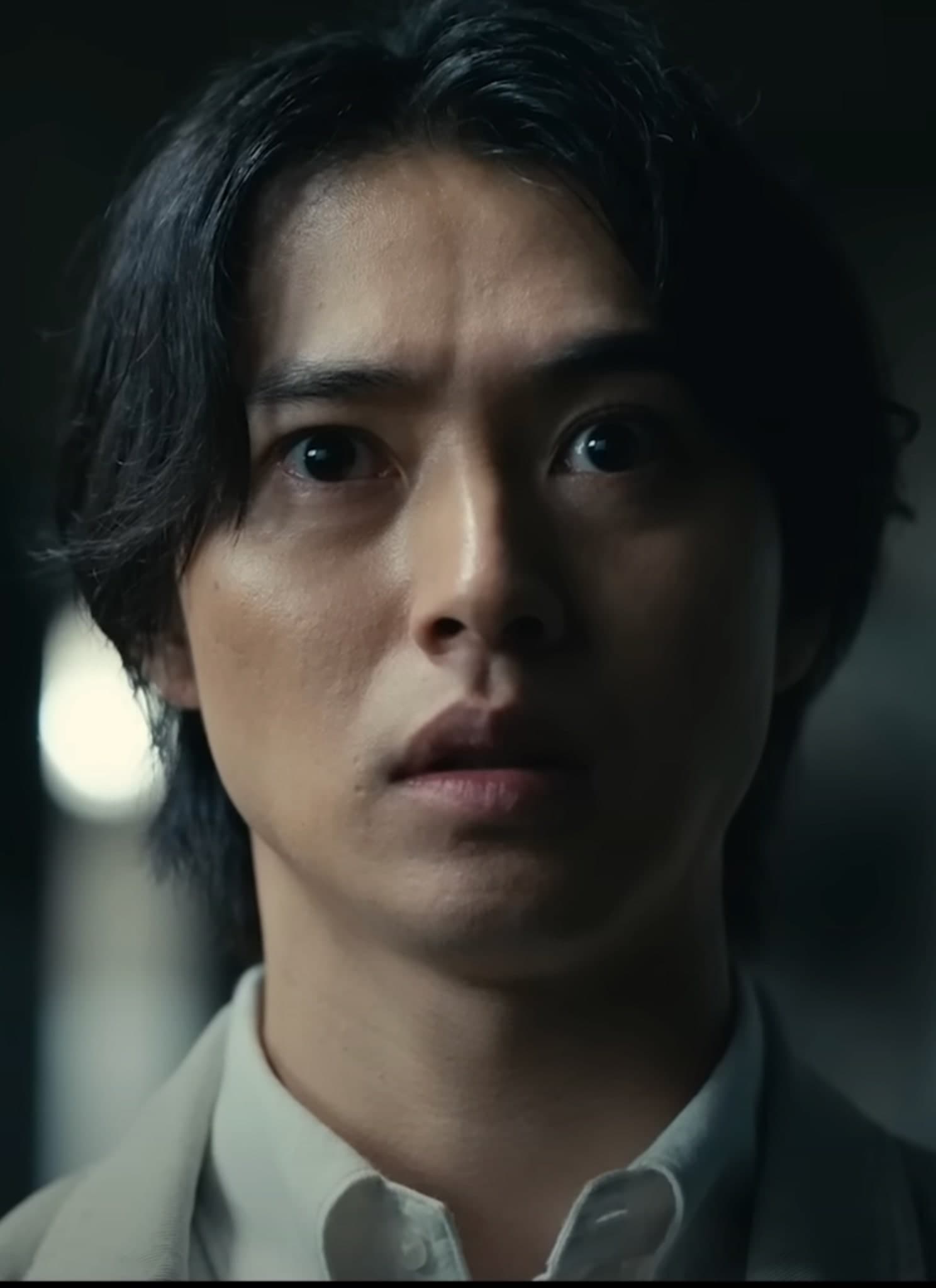 Kento Yamazaki as Ryohei Arisu wearing a suit.
