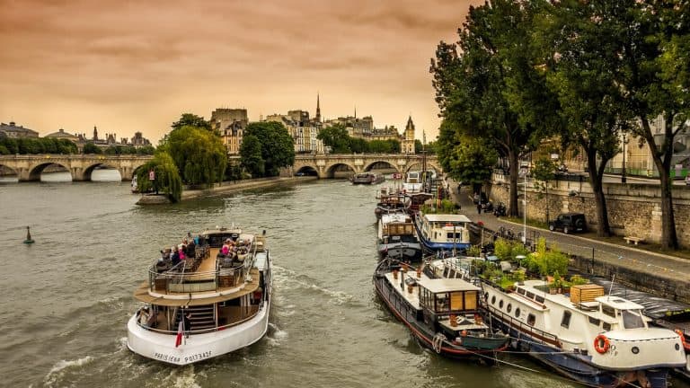 Craquez pour l'escapade gustative du dîner croisière à Paris !