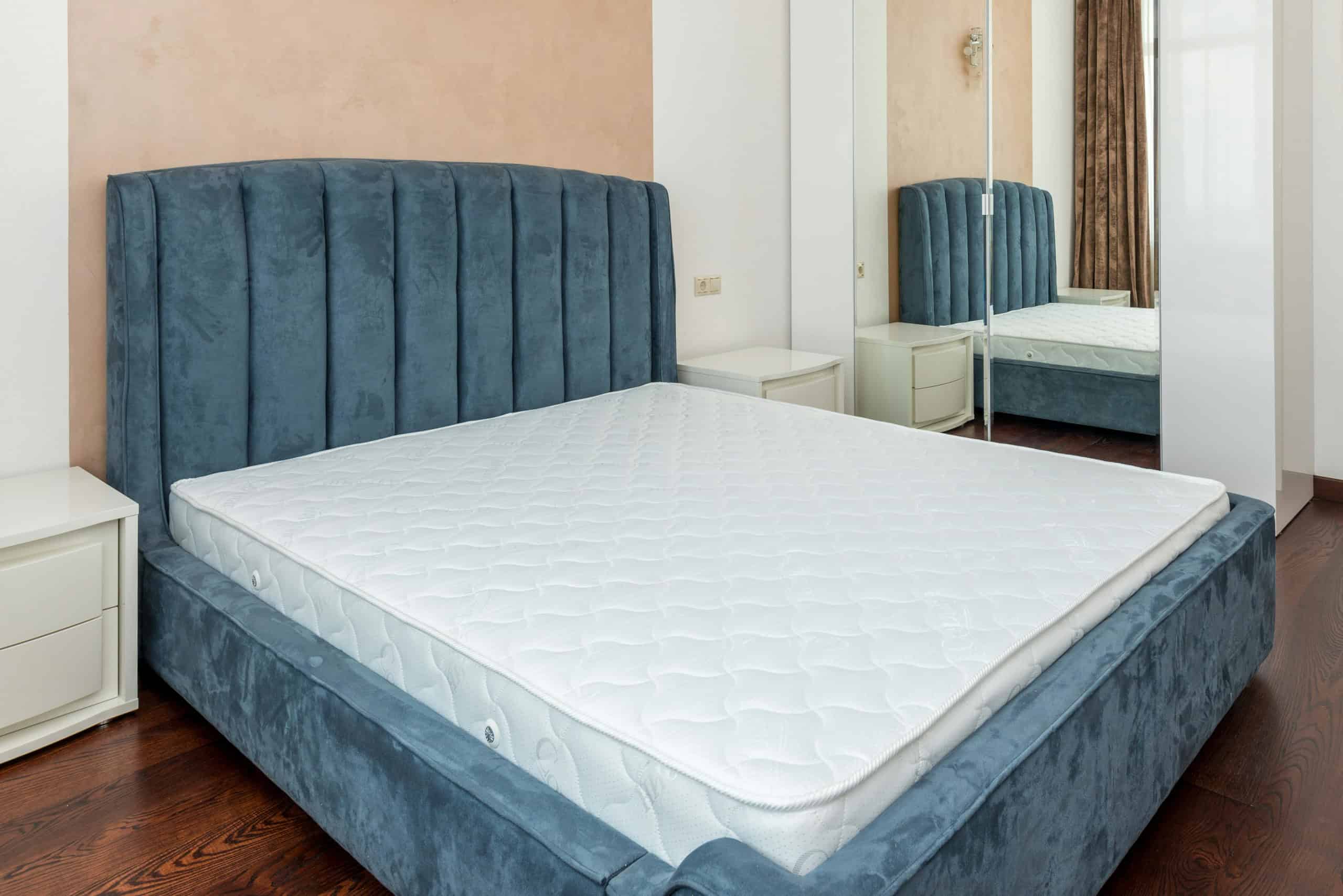 King-size full cushion bed Kavichchiya